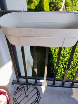 Rail hanging planter 8 different sizes plastic planter and plant stand pickup only cash