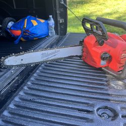 Milwaukee M18 FUEL 16 in. 18V Lithium-Ion Brushless Battery Chainsaw (Tool-Only)
