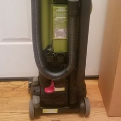 NEW cond EURIKA COMMERCIAL VACUUM WITH COMPLETE ATTACHMENTS  , AMAZING POWER SUCTION  , WORKS EXCELLENT  , IN THE BOX 