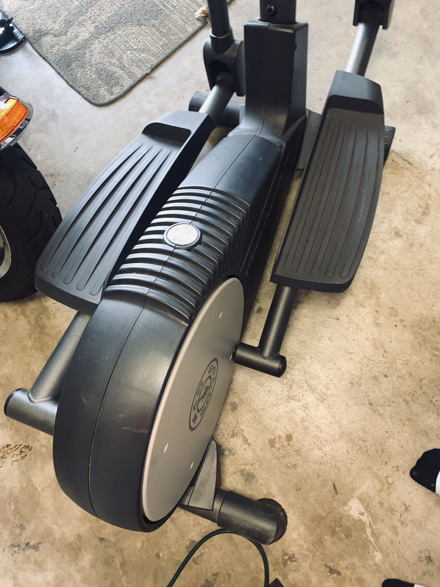 Golds Gym Stride trainer 380 Elliptical for Sale in WA OfferUp