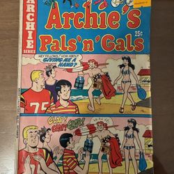 ARCHIE'S PALS N GALS #97 1975 NICE VERONICA BIKINI COVER BRONZE AGE!