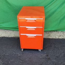 3 Drawer Pedastal Filing Cabinet.