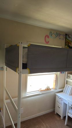 Upper twin size bunk bed /w kids desk