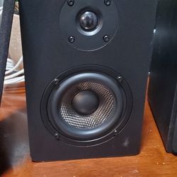 Micca MB42X MKIII Bookshelf Speakers – Clean Sound, Compact Setup