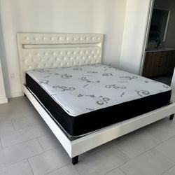 Brand New King Bed Frame with Mattress / Cama King con Colchón Nuevo a Estrenar … Delivery 🚚 