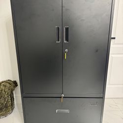 File Cabinet with Lock & Keys