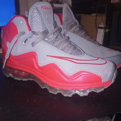 Men's sz. 7.5 Nike Flyposites