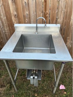 Prep sink with knee function on off system . John boos