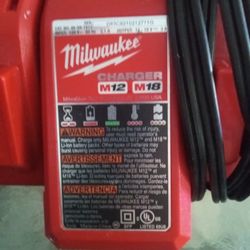 Tool Battery Chargers Milwaukee M12/M18