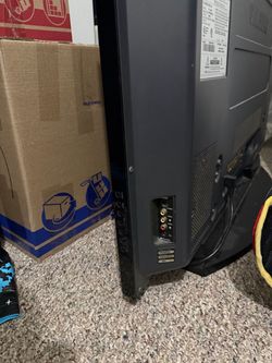 Flat Screen TV with RCA and S-Video Ports