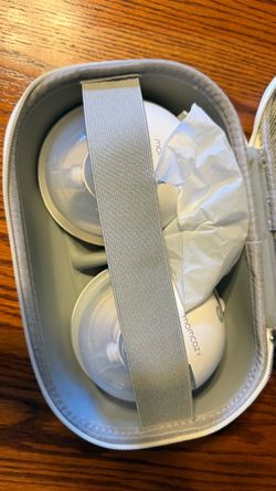 Breast pump. Momcozy, hands free