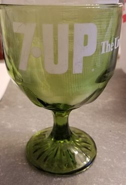Pre-Owned 7-UP Green Glass Vintage Goblet
