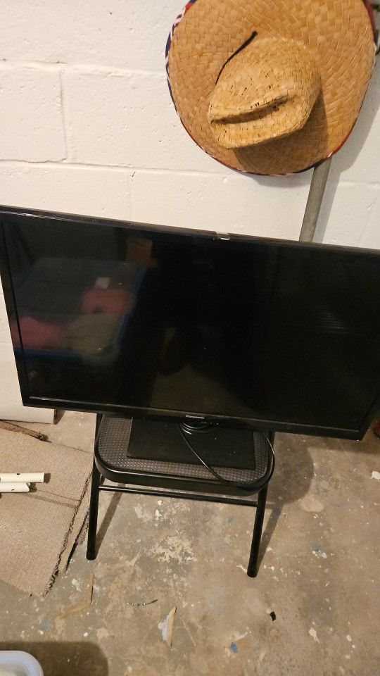 32 Inch Panasonic TV
