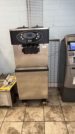 Soft serve machine