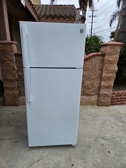 GE REFRIGERATOR 17CUFT