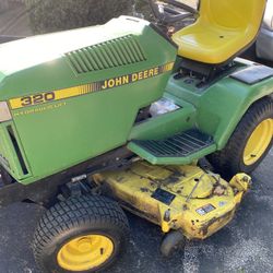 John Deere  320 Riding Mower