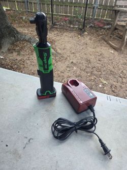 🎈area jersey village 77O41 🎈used snap on 3/8 ratchet 14.4v  charger and batt good condition $250  PICK UP ONLY