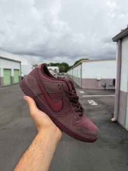 Nike sb dunk city of love burgundy size 10.5