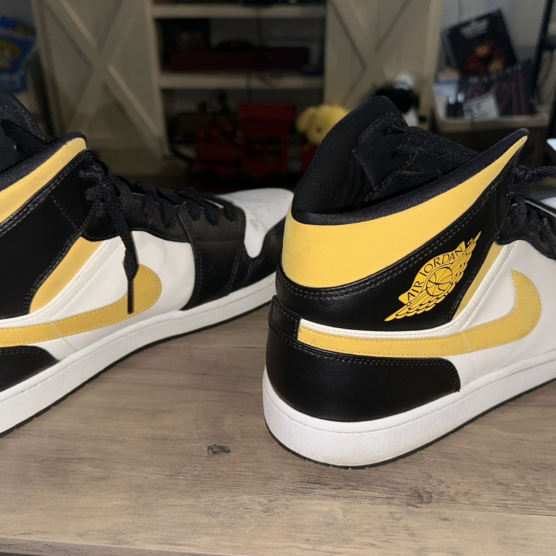 Jordan Mid White Pollen Black Size 15 - Main Image