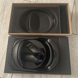 Meta Quest Pro VR Headset 256GB w/ Controllers/Charger/Regular Strap - Excellent