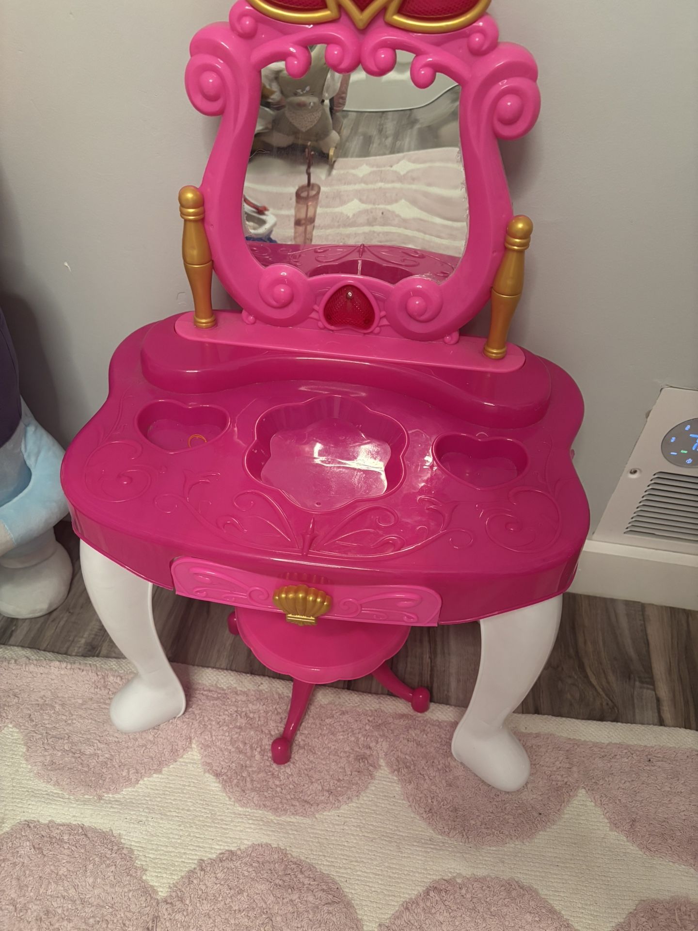 Toddler Play Vanity With Chair 