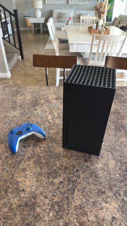 XBOX SERIES X W CONTROLLER AND ALL CORDS