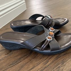 Brighton Lark Silver Buckle Brown Sandals Wedges Women's Size 7.5 Leather Amber