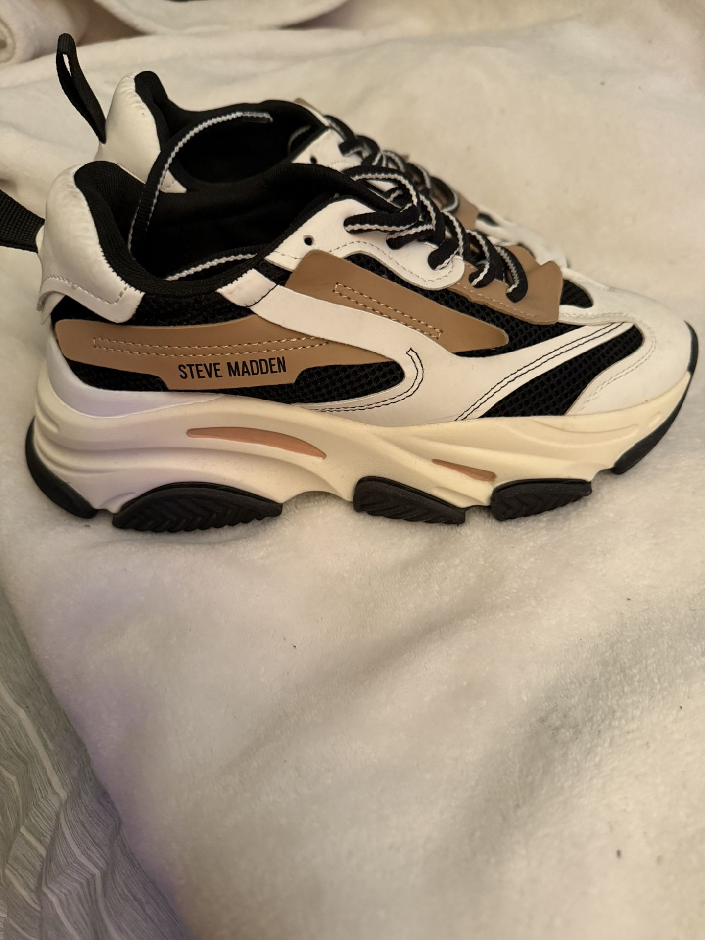 Steve Madden Light Tan And Black Shoes