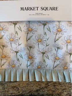 Table Runner Daisies