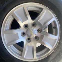 17” 6 Lug Chevy Wheels With 265/70R17 Bridgestone Tires