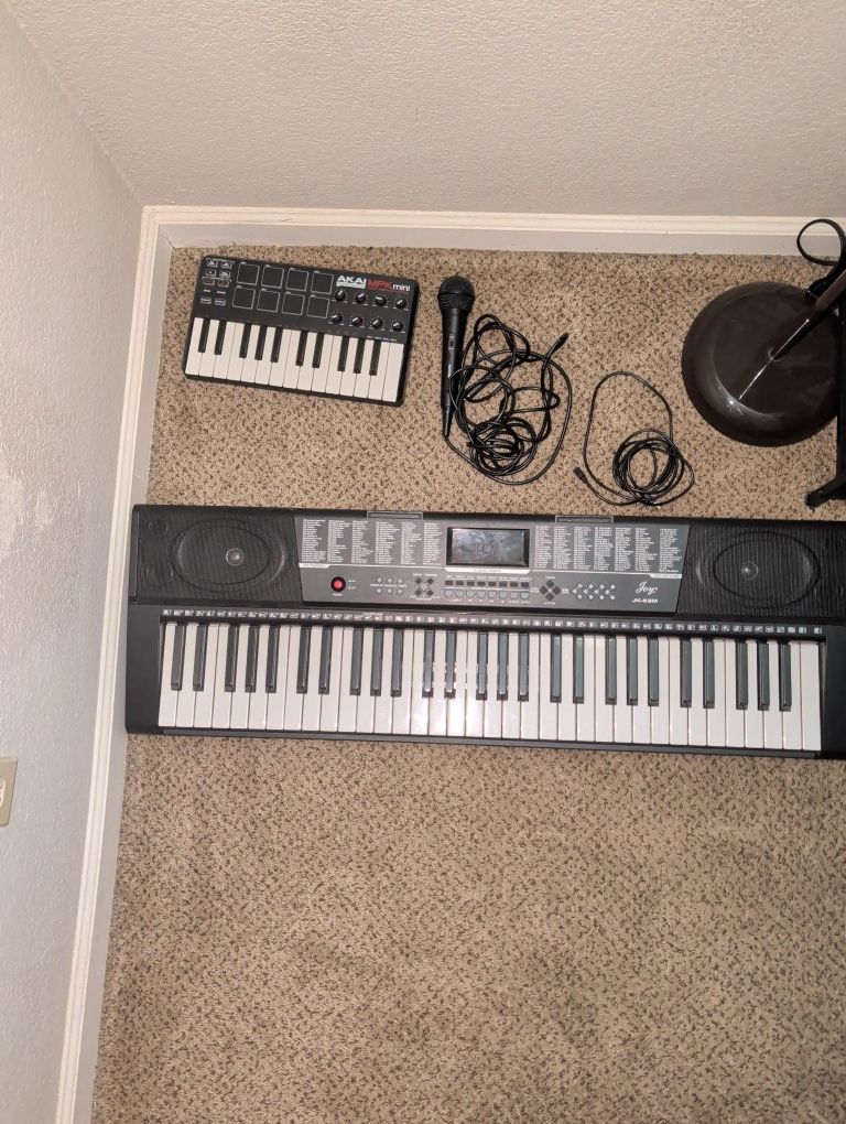 Electric Piano And Akai Professional Mpk Laptop Production Keyboard Mini With Cord And Microphone 