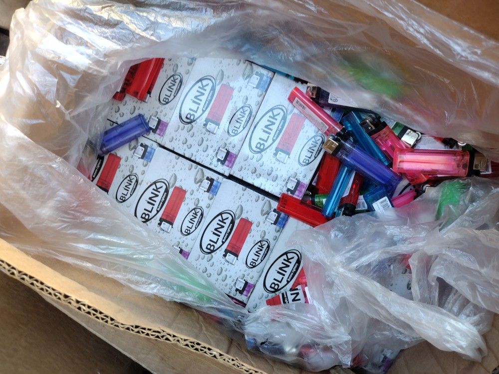 Case Of Bulk Lighters Over 500 Lighters .50cents