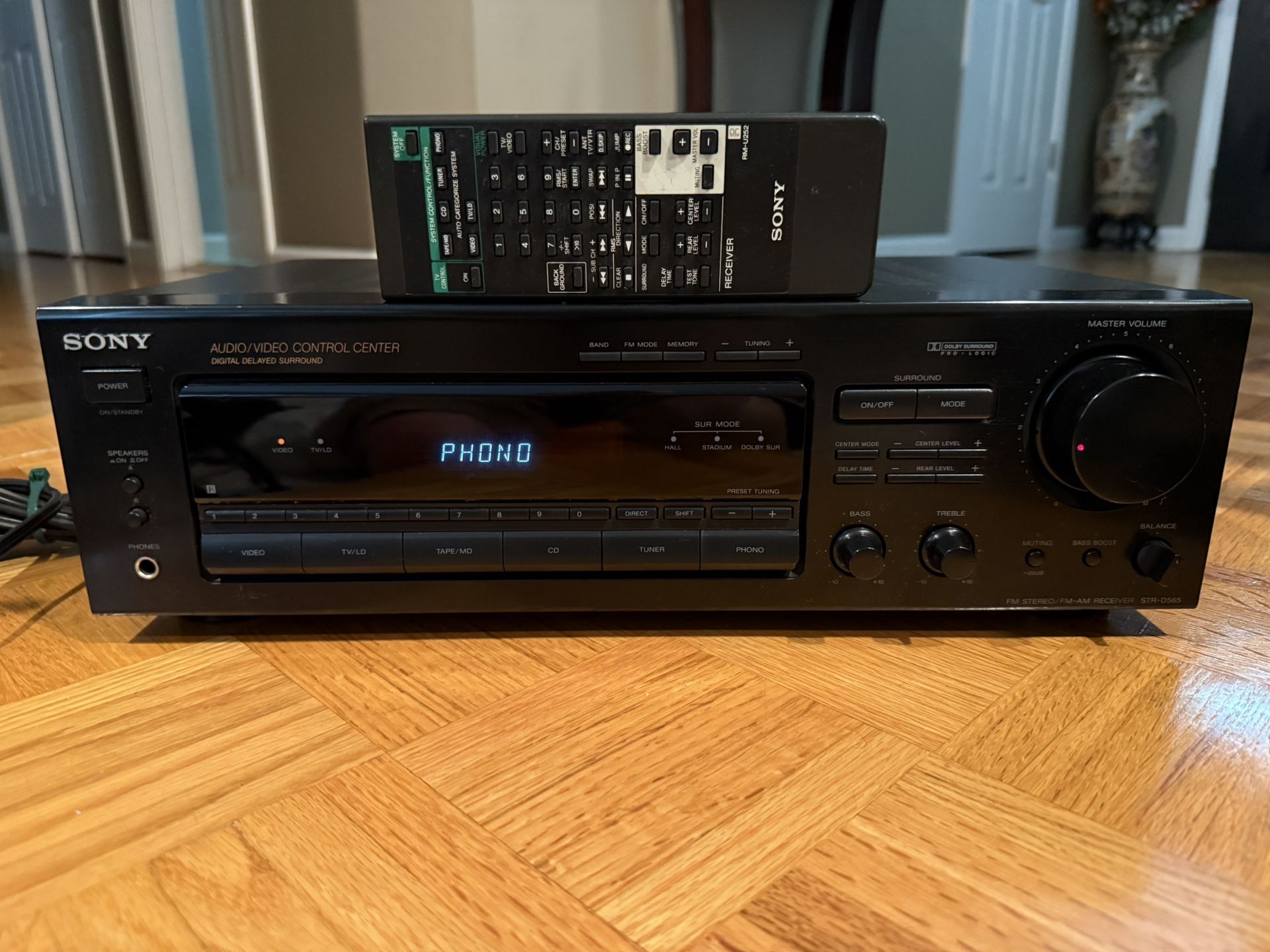 Sony STR-D565 AV Receiver W/Bluetooth & Remote (Excellent Condition)