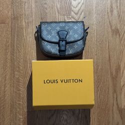 Designer Louis V shoulder Bag, Pre owned