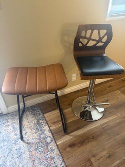 2 barstools