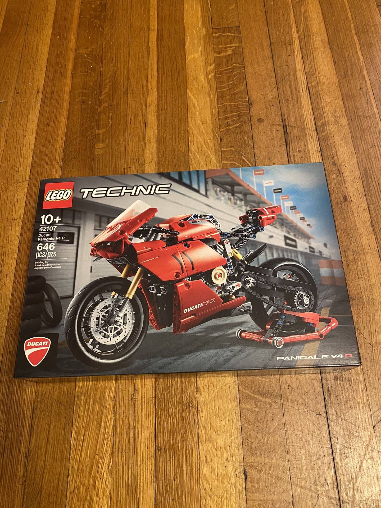 LEGO TECHNIC Ducati Panigale V4 R (42107) Brand New