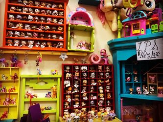 Littlest pet shop rares are in At replay toys boutique