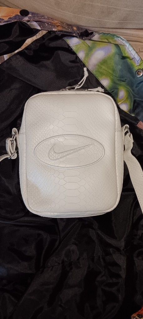 Supreme Nike Leather Shoulder Bag