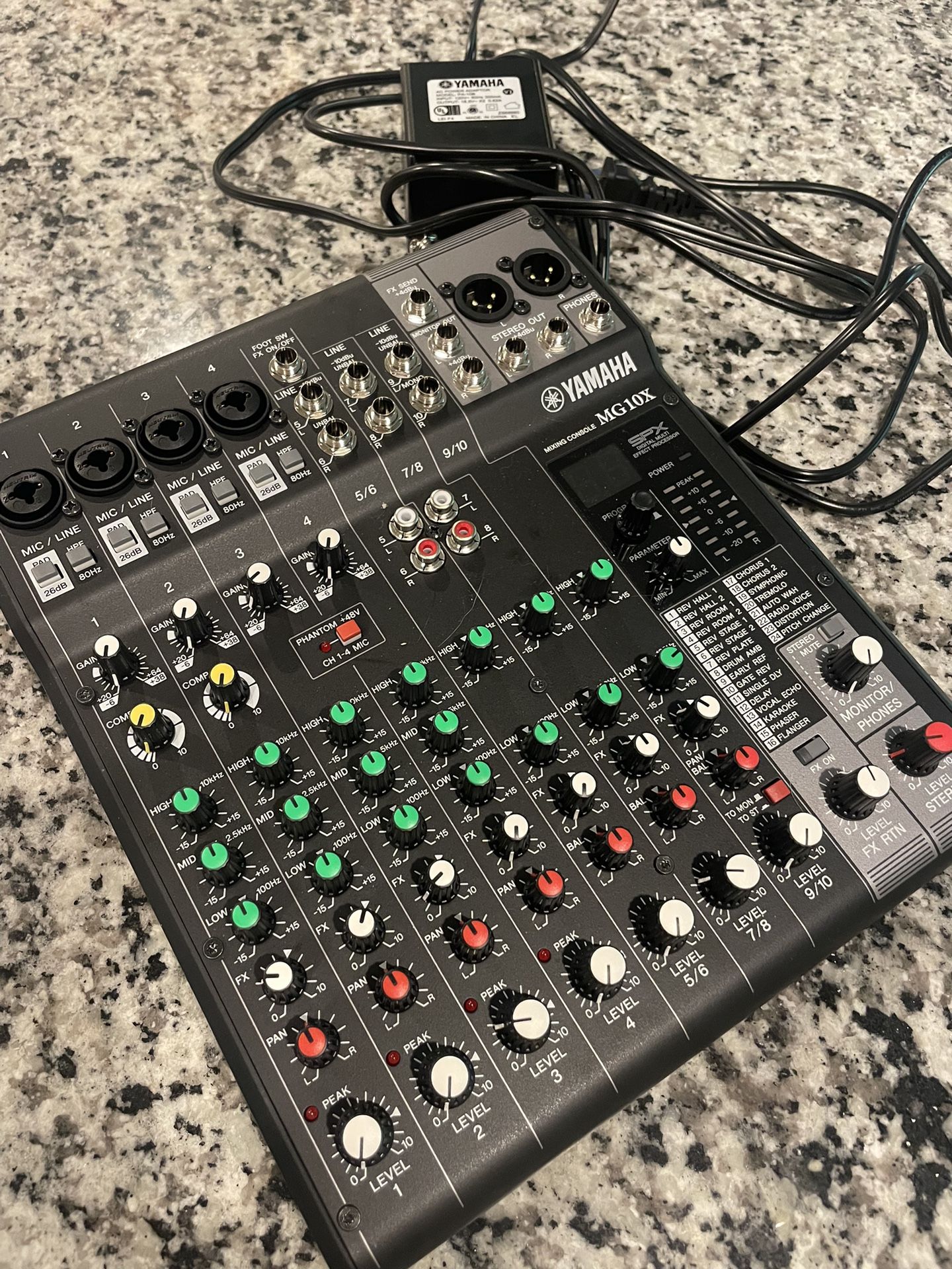 Yamaha MG10x mixer