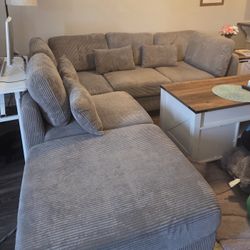 L-Shaped Sectional Sofa w/ Ottoman  / Gray