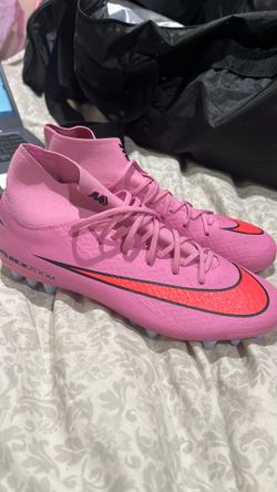 Soccer cleats