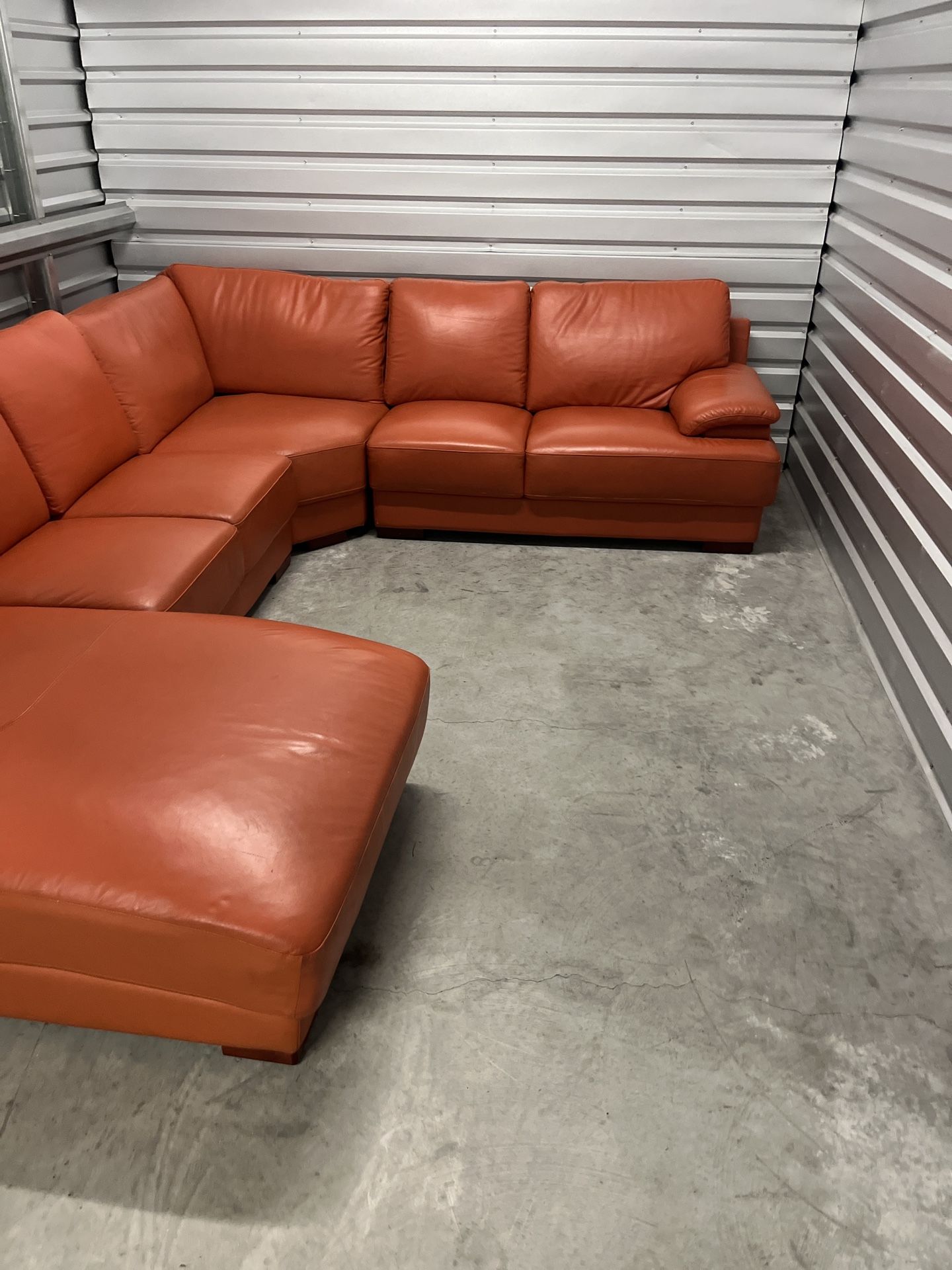 Beautiful Elegant Upscale Luxury Italian Leather Sectional Sofa