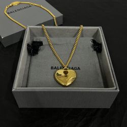 Fashion versatile must-have