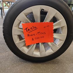 Tesla Wheels and tires 