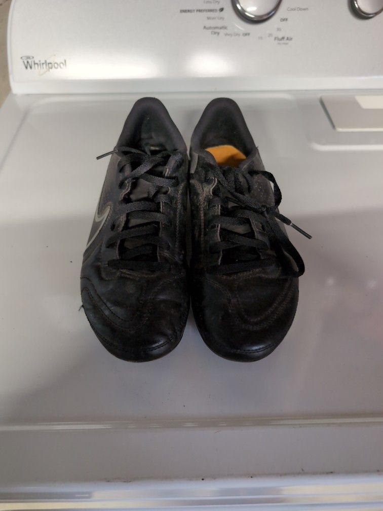 Youth Soccer Shoes 5.5 Y Nike Tiempo