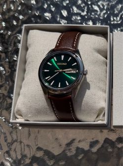 Seiko SUR449 Green Sunray Dial, Sapphire Crystal, Quartz, 40mm Worn ~10 Times
