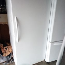 21 Cubic Foot Freezer + Free 90 Day Warranty Free Delivery Vancouver Area