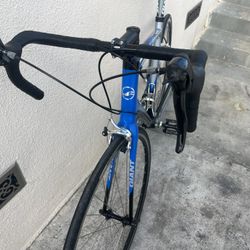 Giant Defy 3  Road Bike 