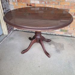 Round Table 