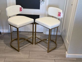 SET OF 2 CREAM FABRIC COUNTER HEIGHT STOOLS ( NEW AND ASSEMBLED )